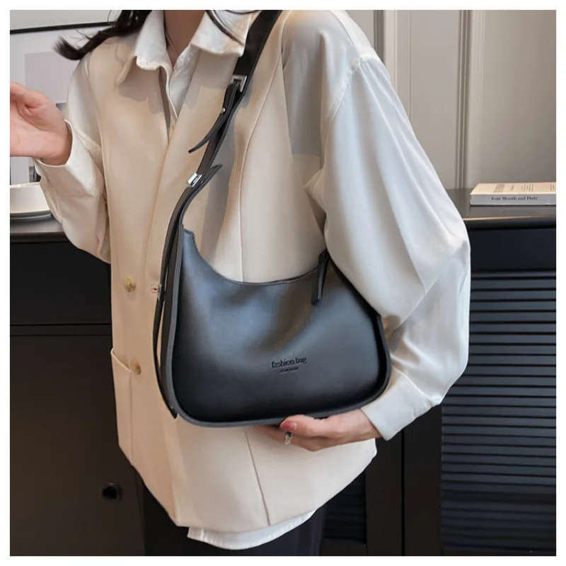 2023 Crossbody чанта за жени Commuter стил нов популярен мода универсален едно рамо подмишниците чанта Изображение 0