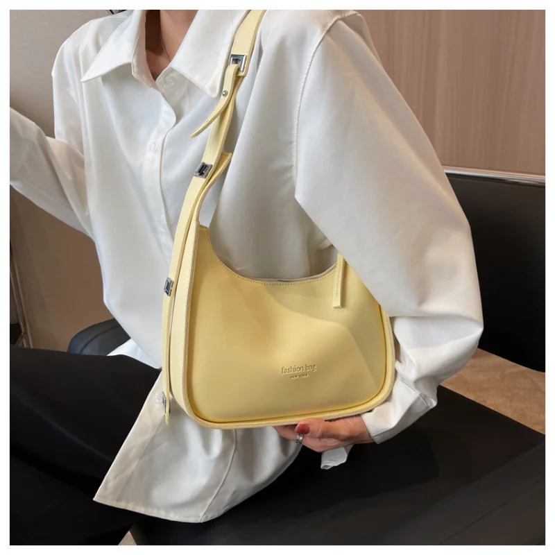 2023 Crossbody чанта за жени Commuter стил нов популярен мода универсален едно рамо подмишниците чанта Изображение 1