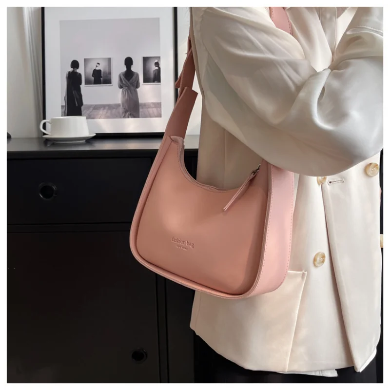 2023 Crossbody чанта за жени Commuter стил нов популярен мода универсален едно рамо подмишниците чанта Изображение 2