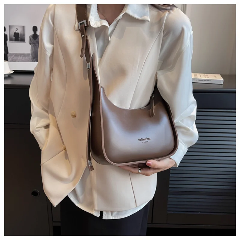 2023 Crossbody чанта за жени Commuter стил нов популярен мода универсален едно рамо подмишниците чанта Изображение 4