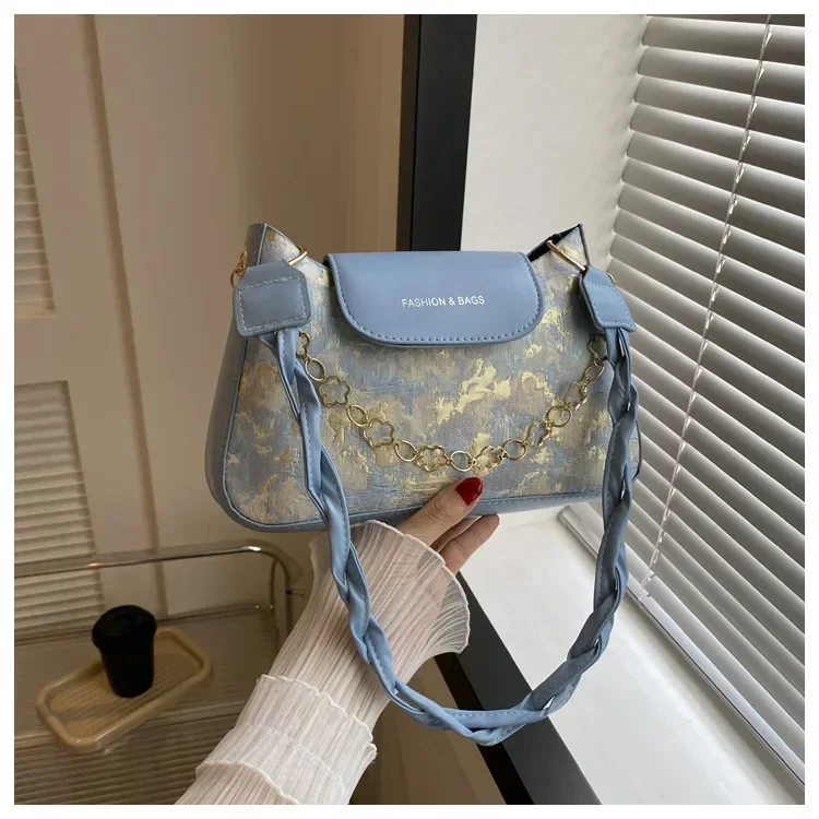 Модерен и прост темперамент чанта за подмишници за жени 2023 лято пътуване текстура рамо чанта верига малка квадратна чанта модерен Изображение 0