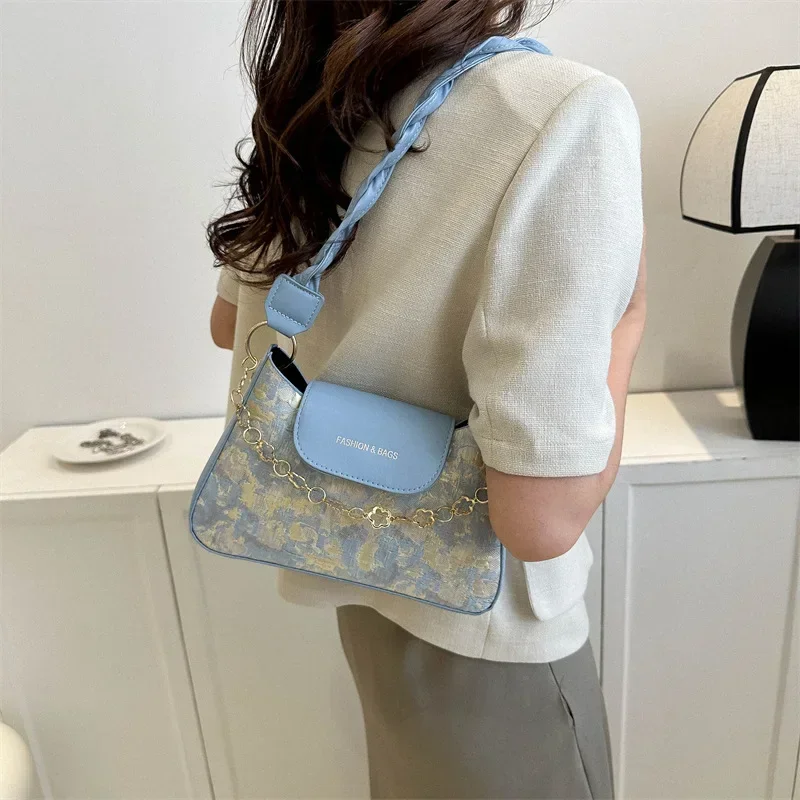 Модерен и прост темперамент чанта за подмишници за жени 2023 лято пътуване текстура рамо чанта верига малка квадратна чанта модерен Изображение 3